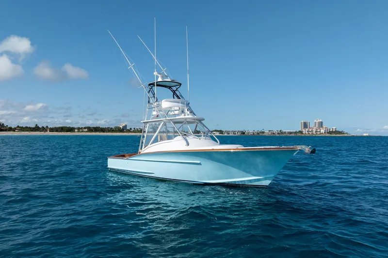 Southern Ground Yacht Photos Pics 2015 Winter Custom Yachts W-18 boat on blue ocean near coastline.
