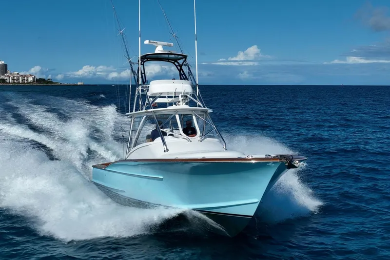 Southern Ground Yacht Photos Pics 2015 Winter Custom Yachts W-18 cruising on open ocean under clear blue sky.