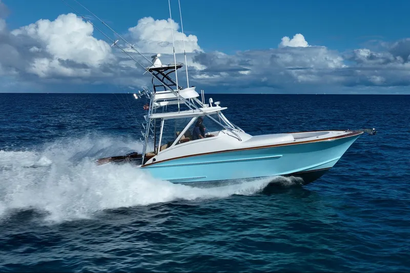 Southern Ground Yacht Photos Pics 2015 Winter Custom Yachts W-18 cruising on open ocean under clear skies.