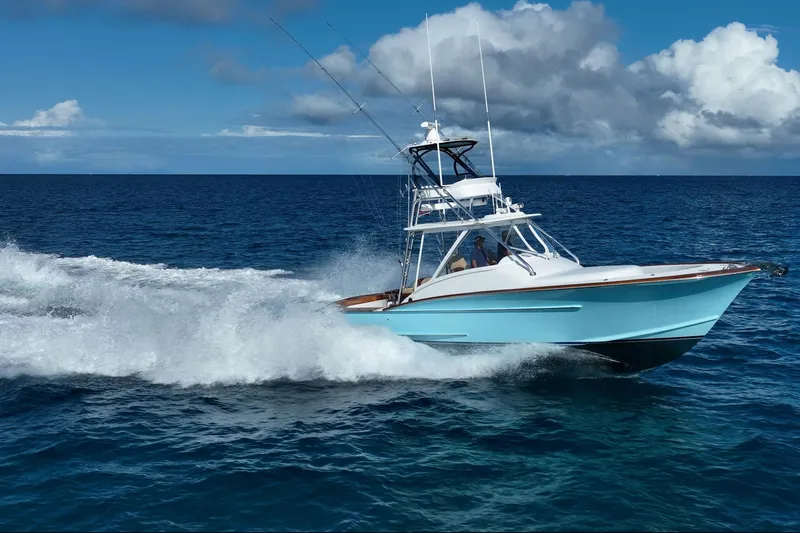 Southern Ground Yacht Photos Pics 2015 Winter Custom Yachts W-18 cruising on open ocean under clear skies.