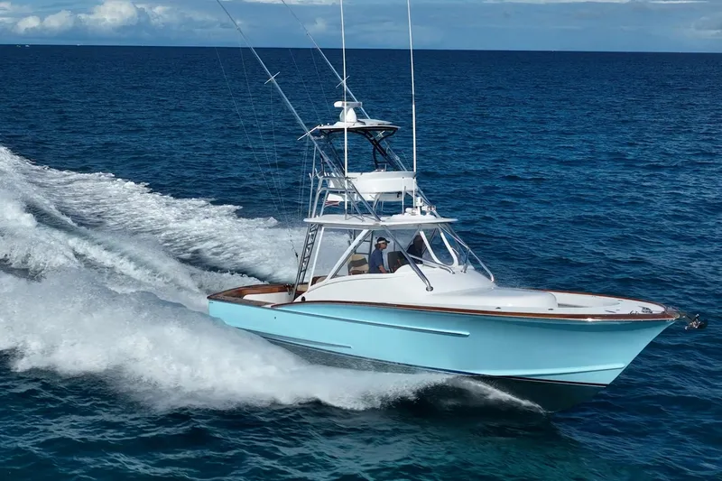 Southern Ground Yacht Photos Pics 2015 Winter Custom Yachts W-18 cruising on open ocean waters.