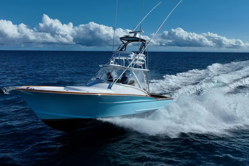 Southern Ground Yacht Photos Pics 2015 Winter Custom Yachts W-18 cruising on open ocean under clear skies.