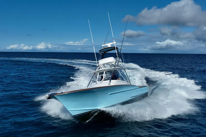 Southern Ground Yacht Photos Pics 2015 Winter Custom Yachts W-18 cruising on open ocean under clear blue sky.