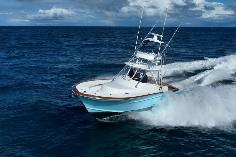 Southern Ground Yacht Photos Pics 2015 Winter Custom Yachts W-18 cruising on open ocean waters.