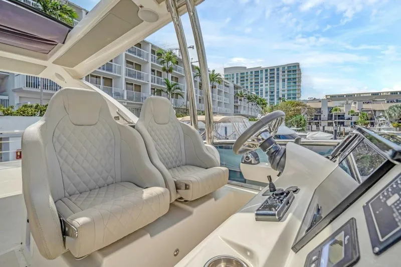  Yacht Photos Pics 2020 Absolute 58 Fly - Image 35