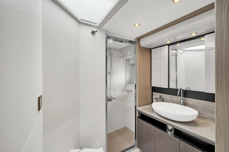  Yacht Photos Pics 2020 Absolute 58 Fly - Image 25