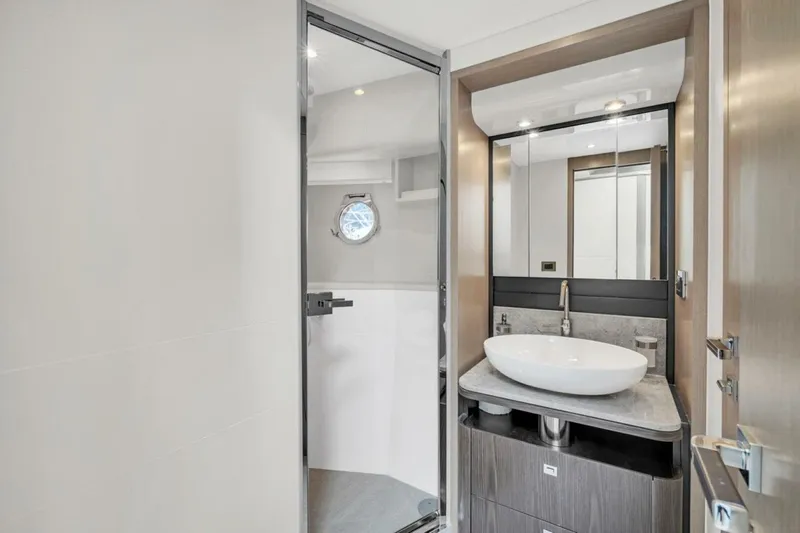  Yacht Photos Pics 2020 Absolute 58 Fly - Image 31