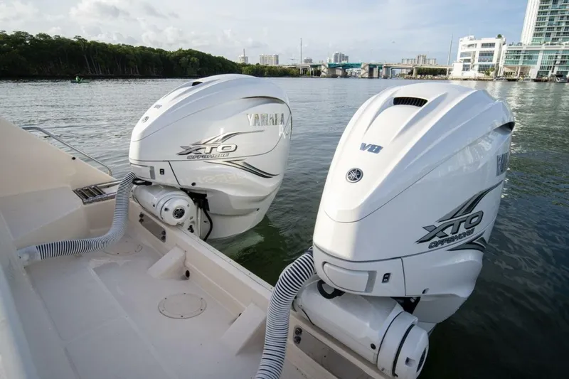 Low Hours Yacht Photos Pics 2019 Grady-white Canyon 336 - Image 31