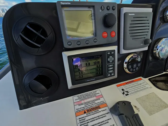  Yacht Photos Pics 2008 Sea Ray 505 Sedan Bridge - Image 39