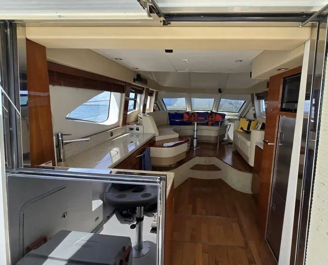  Yacht Photos Pics 2008 Sea Ray 505 Sedan Bridge - Image 16