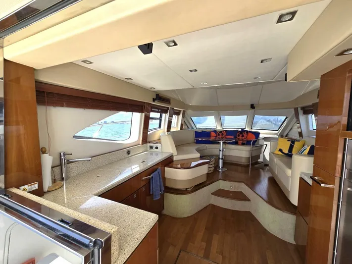  Yacht Photos Pics 2008 Sea Ray 505 Sedan Bridge - Image 17