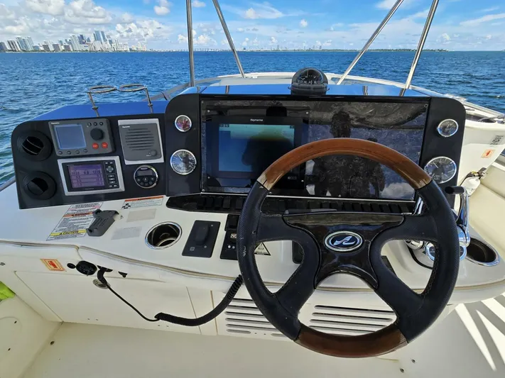  Yacht Photos Pics 2008 Sea Ray 505 Sedan Bridge - Image 37