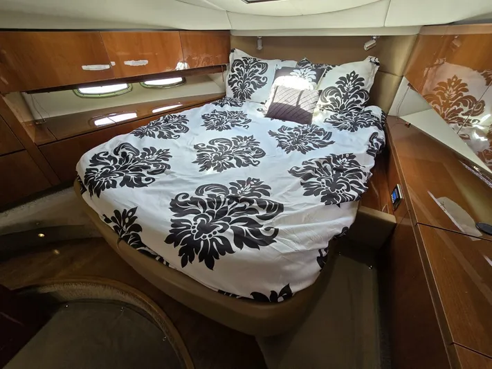  Yacht Photos Pics 2008 Sea Ray 505 Sedan Bridge - Image 30