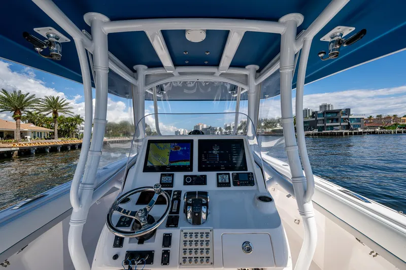  Yacht Photos Pics Intrepid 400 boat cockpit, 2019 model, featuring advanced navigation systems and waterfront view.