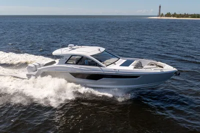 Cruisers Yachts 50 GLS