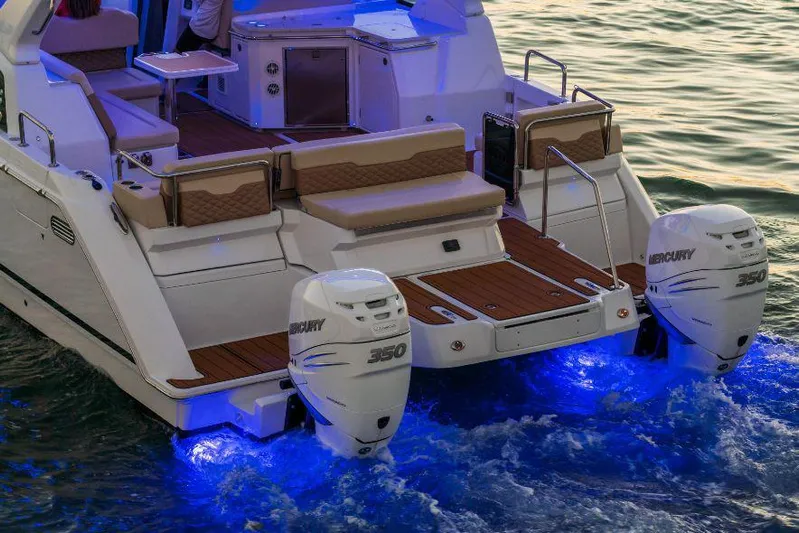 Aquila 36 Sport Yacht Photos Pics 