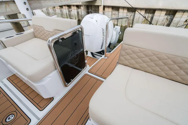 Aquila 36 Sport Yacht Photos Pics 