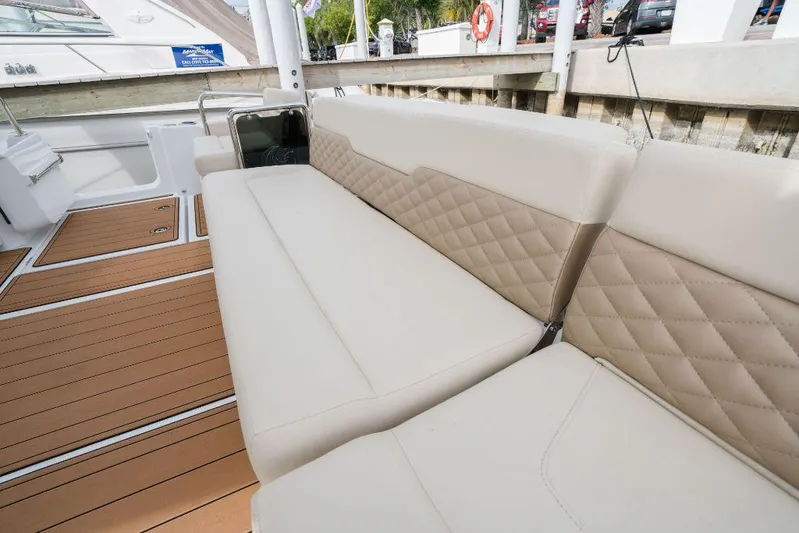 Aquila 36 Sport Yacht Photos Pics 