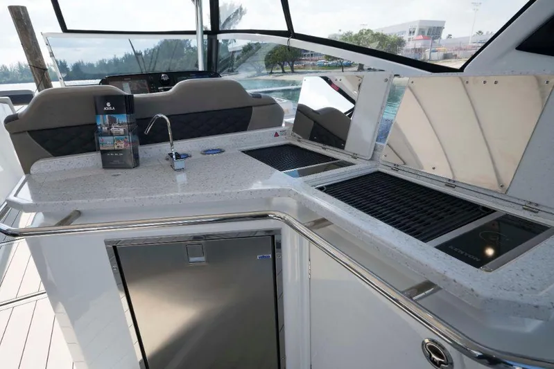 Aquila 36 Sport Yacht Photos Pics 