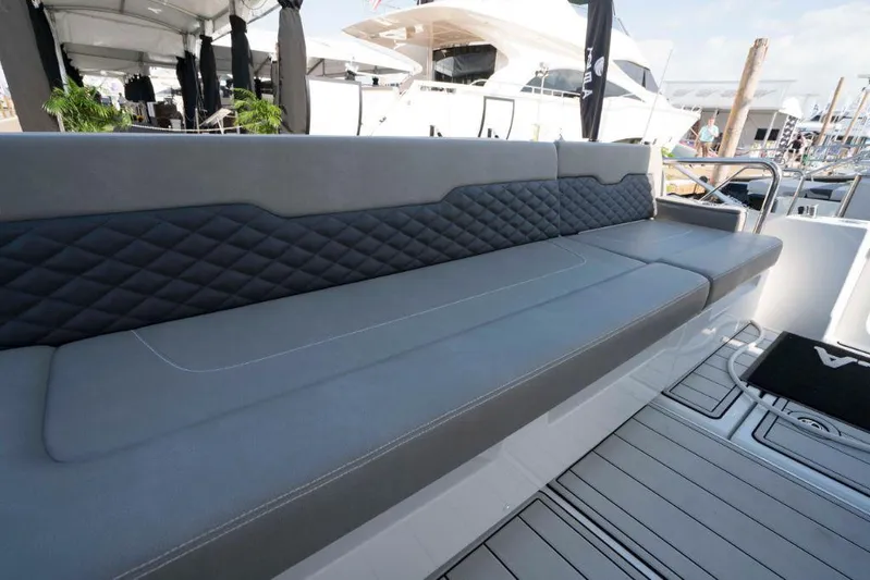 Aquila 36 Sport Yacht Photos Pics 