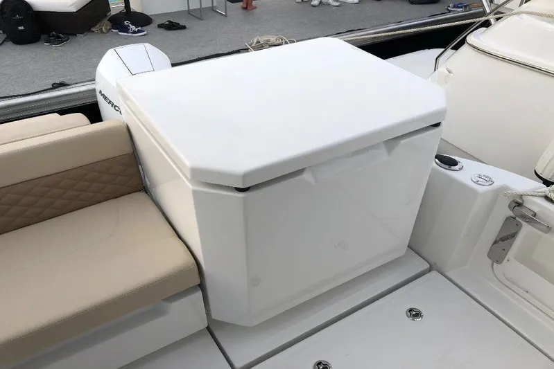 Aquila 36 Sport Yacht Photos Pics 