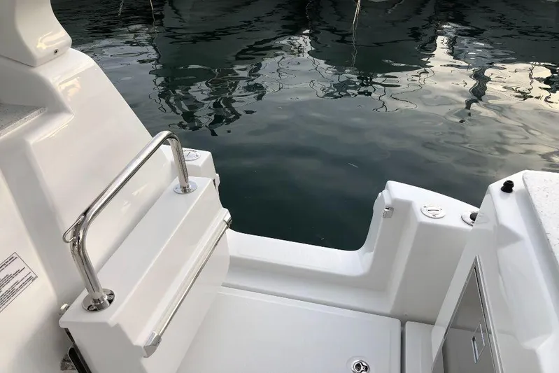 Aquila 36 Sport Yacht Photos Pics 