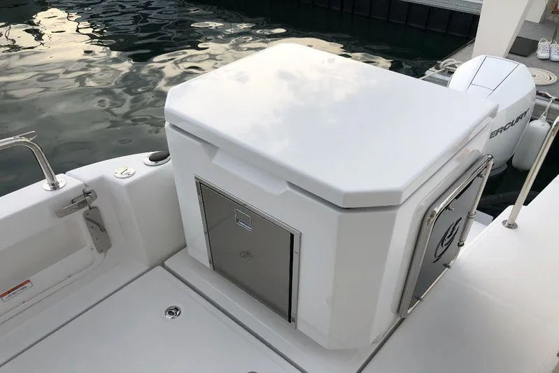 Aquila 36 Sport Yacht Photos Pics 