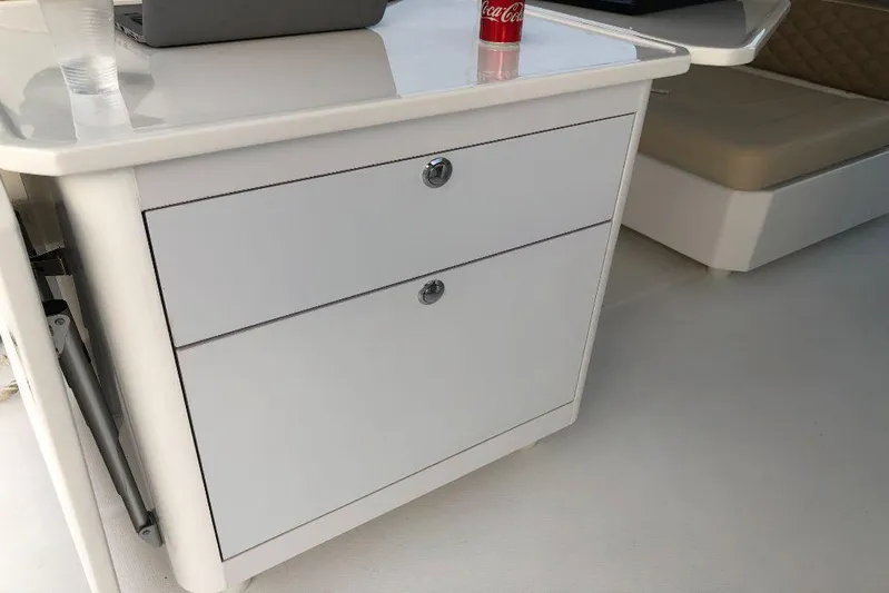 Aquila 36 Sport Yacht Photos Pics 