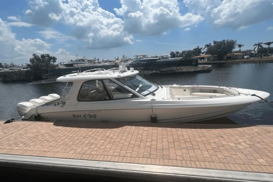 2020 Boston Whaler 380 Realm