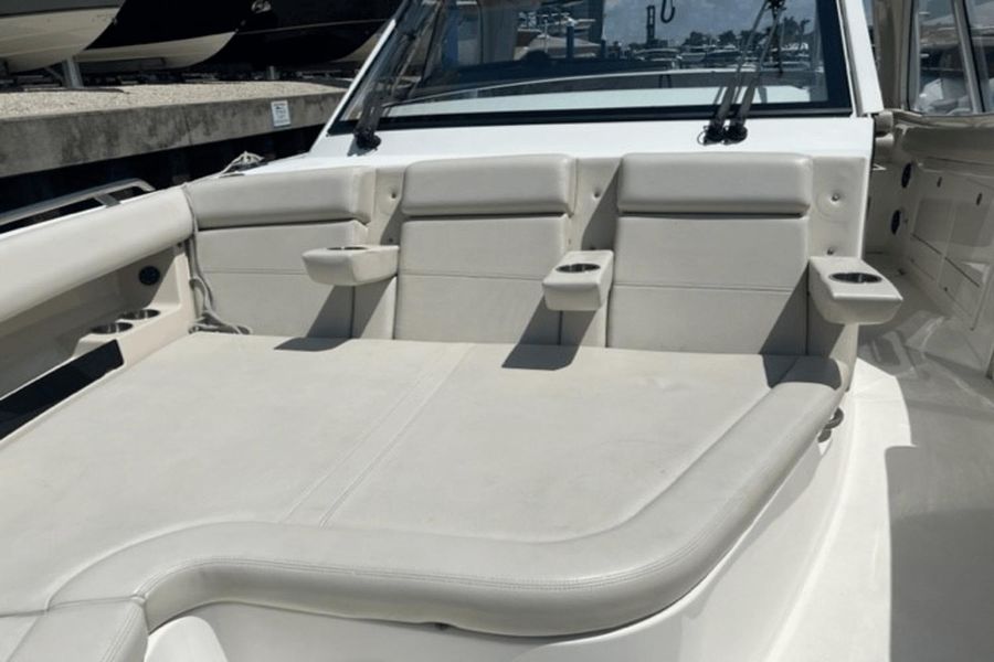 2020 Boston Whaler 380 Realm