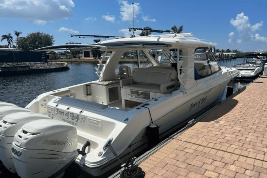 2020 Boston Whaler 380 Realm