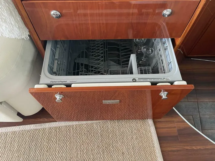  Yacht Photos Pics 2011 Riviera 43 Open Flybridge - Image 30