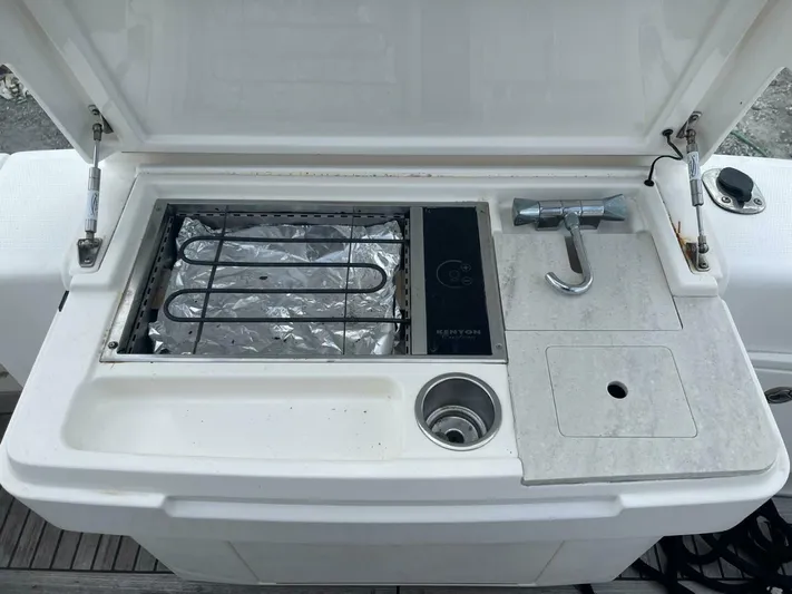  Yacht Photos Pics 2011 Riviera 43 Open Flybridge - Image 28