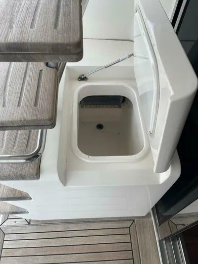  Yacht Photos Pics 2011 Riviera 43 Open Flybridge - Image 25