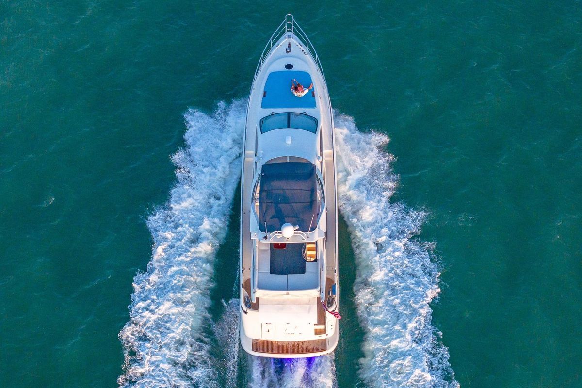 2003 Azimut 68 