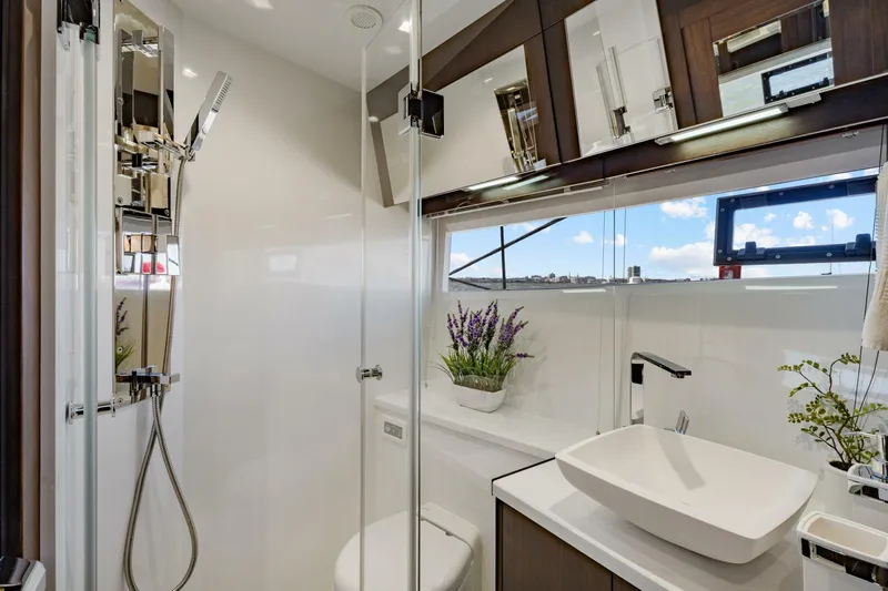  Yacht Photos Pics 2022 Galeon 500 Fly - Image 49