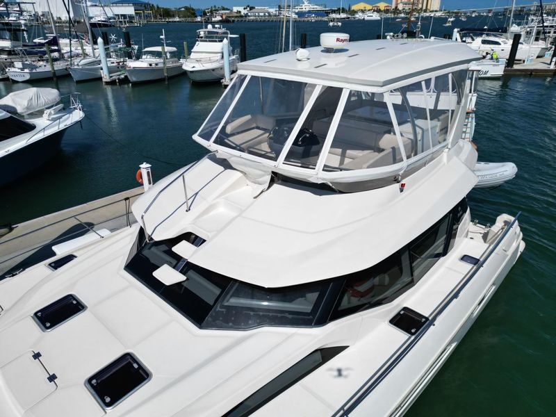 2018 Aquila 44 Yacht