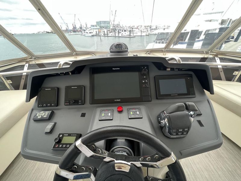 2018 Aquila 44 Yacht