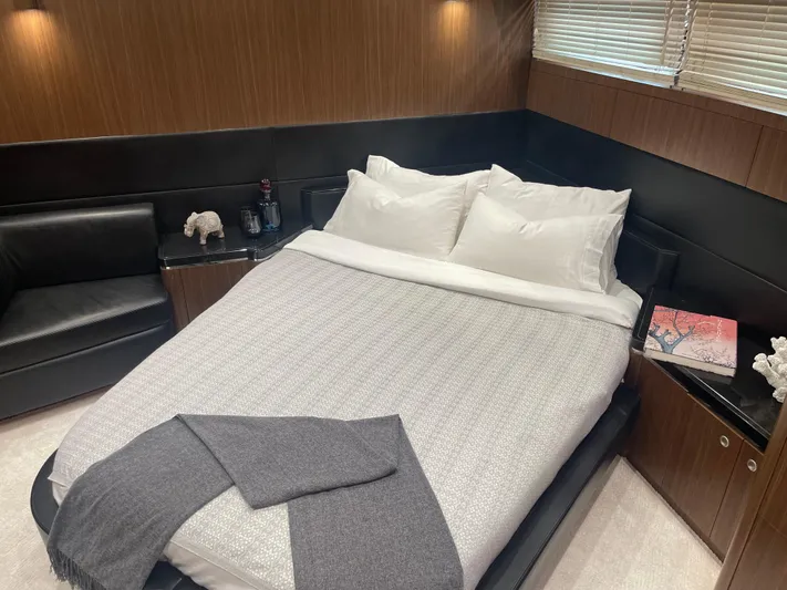 Blade Yacht Photos Pics Luxurious bedroom interior with modern decor on a 2007 Pantera 80 GT yacht.