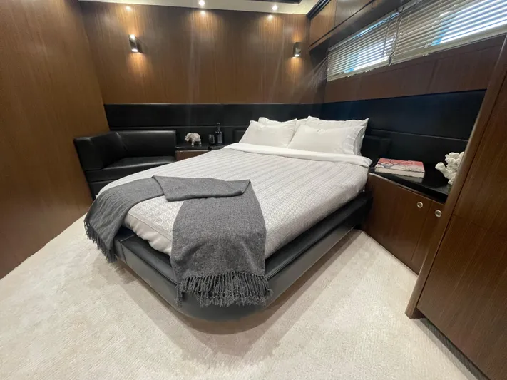 Blade Yacht Photos Pics Luxurious bedroom interior in a 2007 Pantera 80 GT yacht, featuring modern design and cozy bedding.
