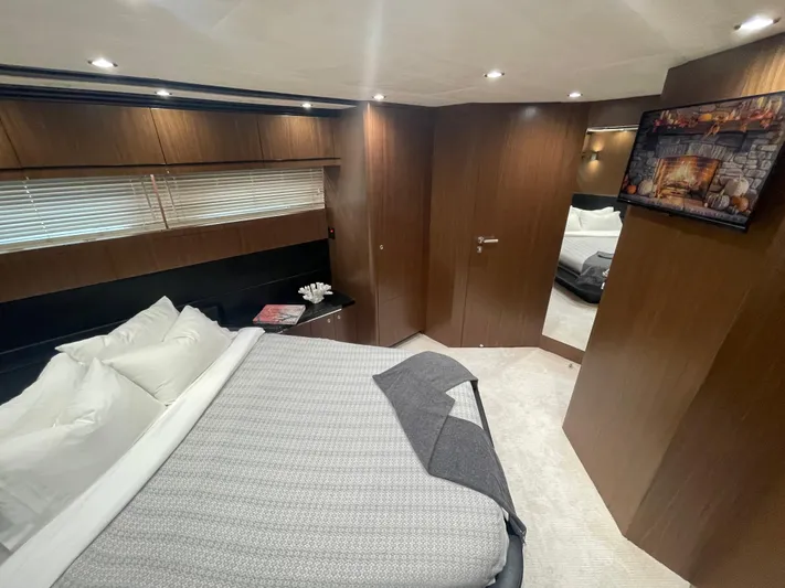 Blade Yacht Photos Pics Luxurious bedroom interior in 2007 Pantera 80 GT yacht with modern decor.
