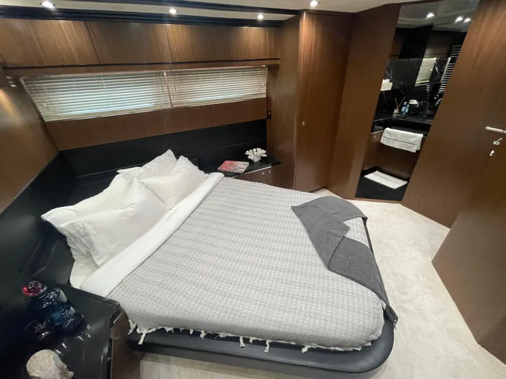 Blade Yacht Photos Pics Luxurious bedroom interior of 2007 Pantera 80 GT yacht with modern design and cozy bedding.