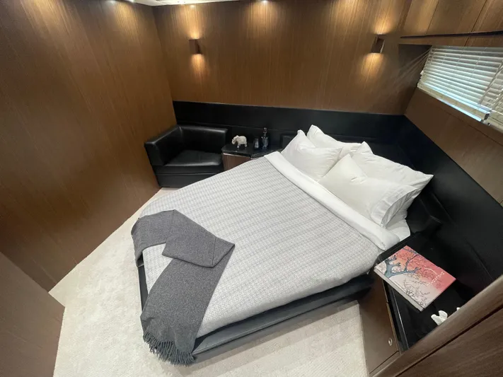 Blade Yacht Photos Pics Luxurious bedroom interior in a 2007 Pantera 80 GT yacht, featuring modern design and cozy furnishings.