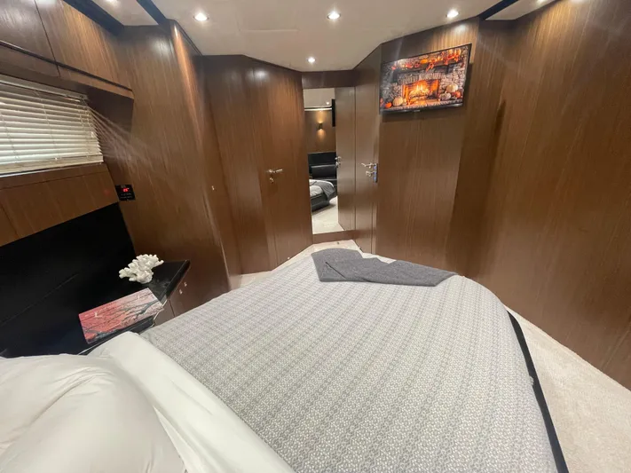 Blade Yacht Photos Pics Luxurious bedroom interior in 2007 Pantera 80 GT yacht with modern decor.