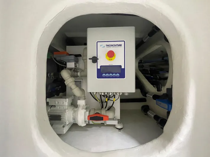 Blade Yacht Photos Pics Engine compartment of a 2007 Pantera 80 GT with Tecnicomar equipment.