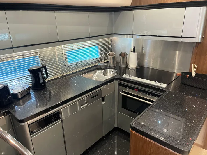 Blade Yacht Photos Pics 