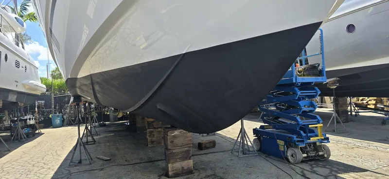  Yacht Photos Pics 2013 Sunseeker Manhattan 53 - Image 54