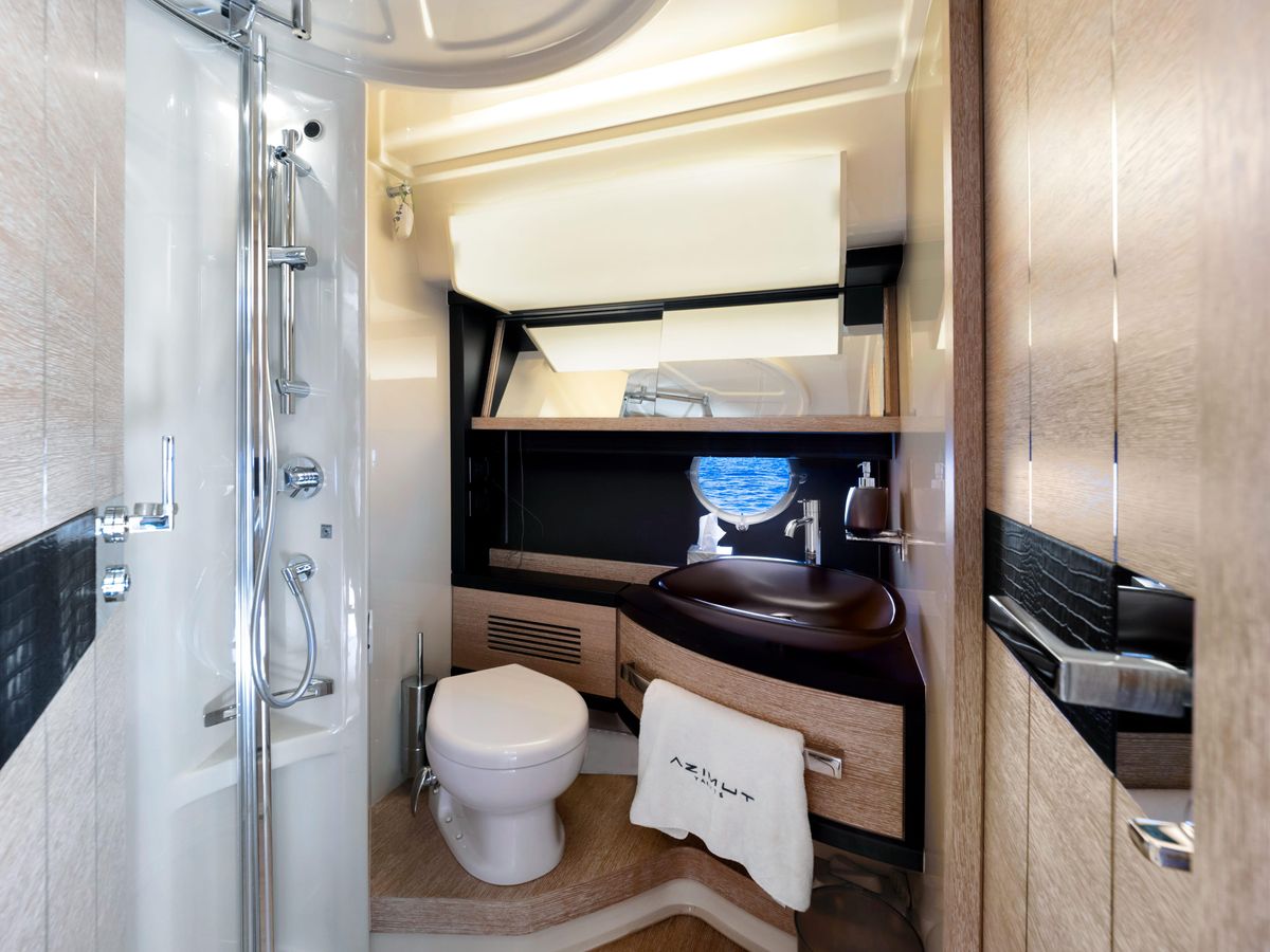 2013 Azimut 64 
