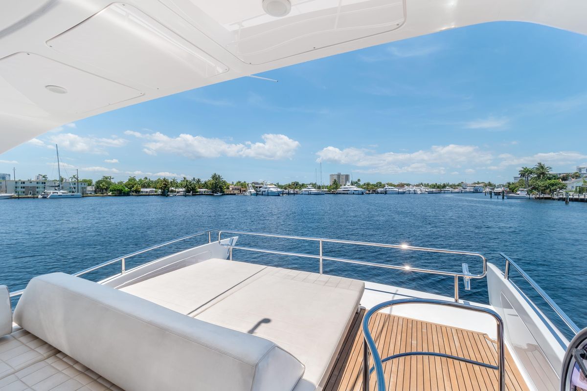 2013 Azimut 64 