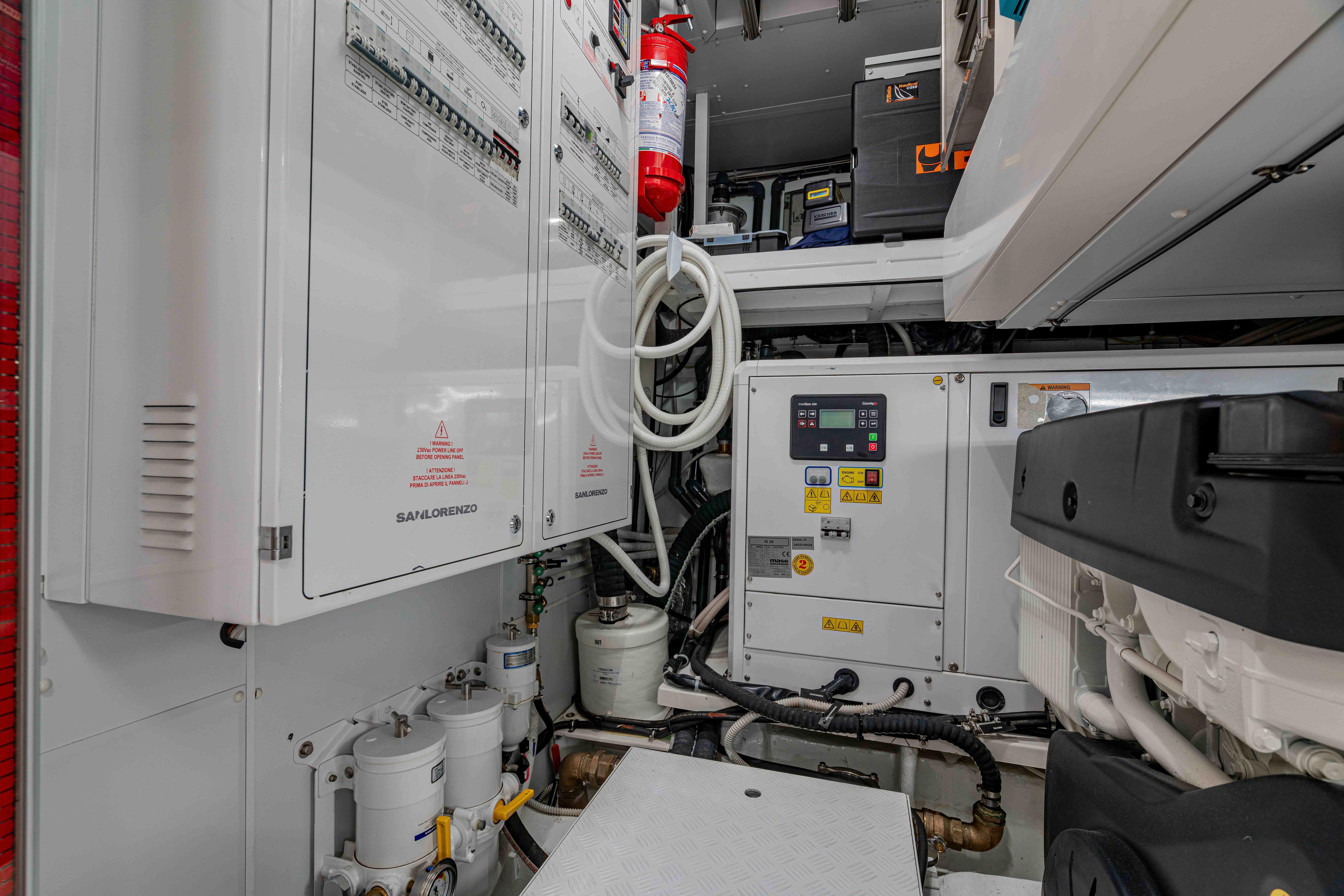 2025 77 11 Sanlorenzo SX76